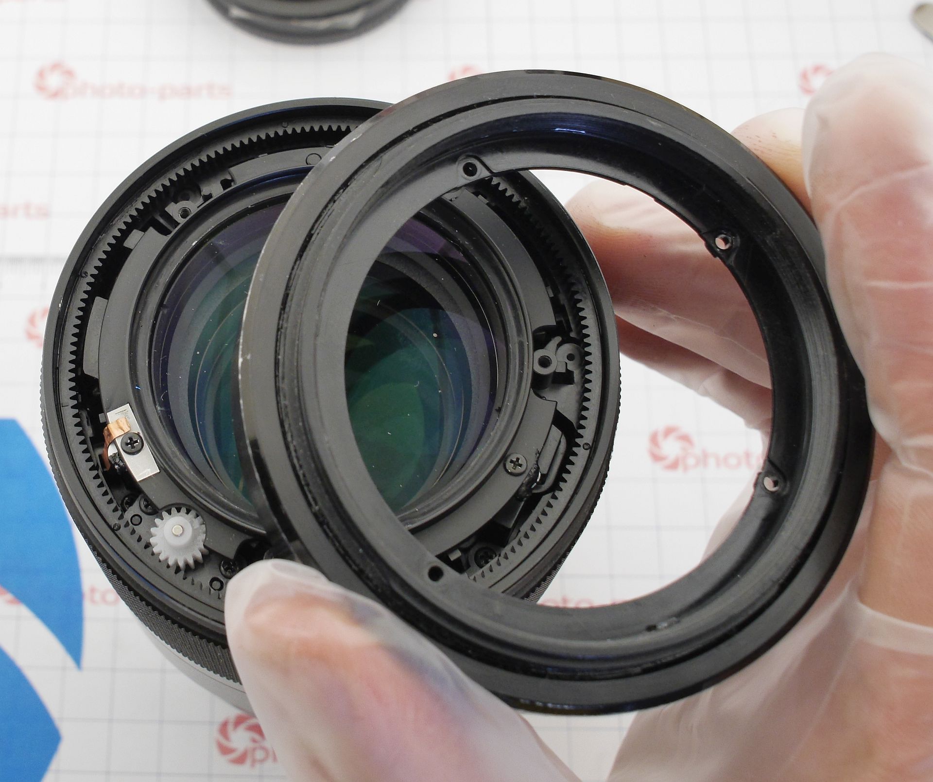Замена мотора фокусировки на Sony FE 90mm F2.8 G OSS - снятие первой группы линз